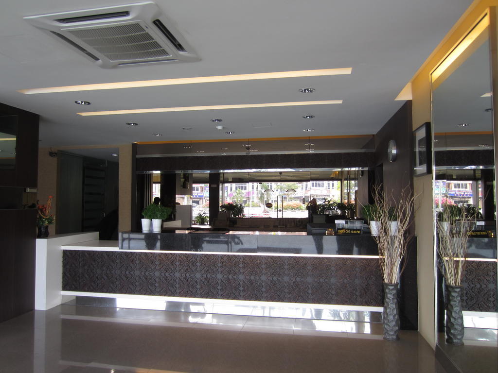 Radiant Hotel Sitiawan Exterior foto