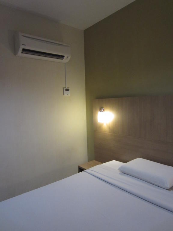 Radiant Hotel Sitiawan Quarto foto