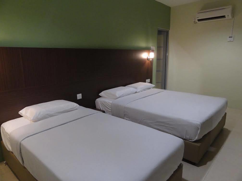 Radiant Hotel Sitiawan Exterior foto